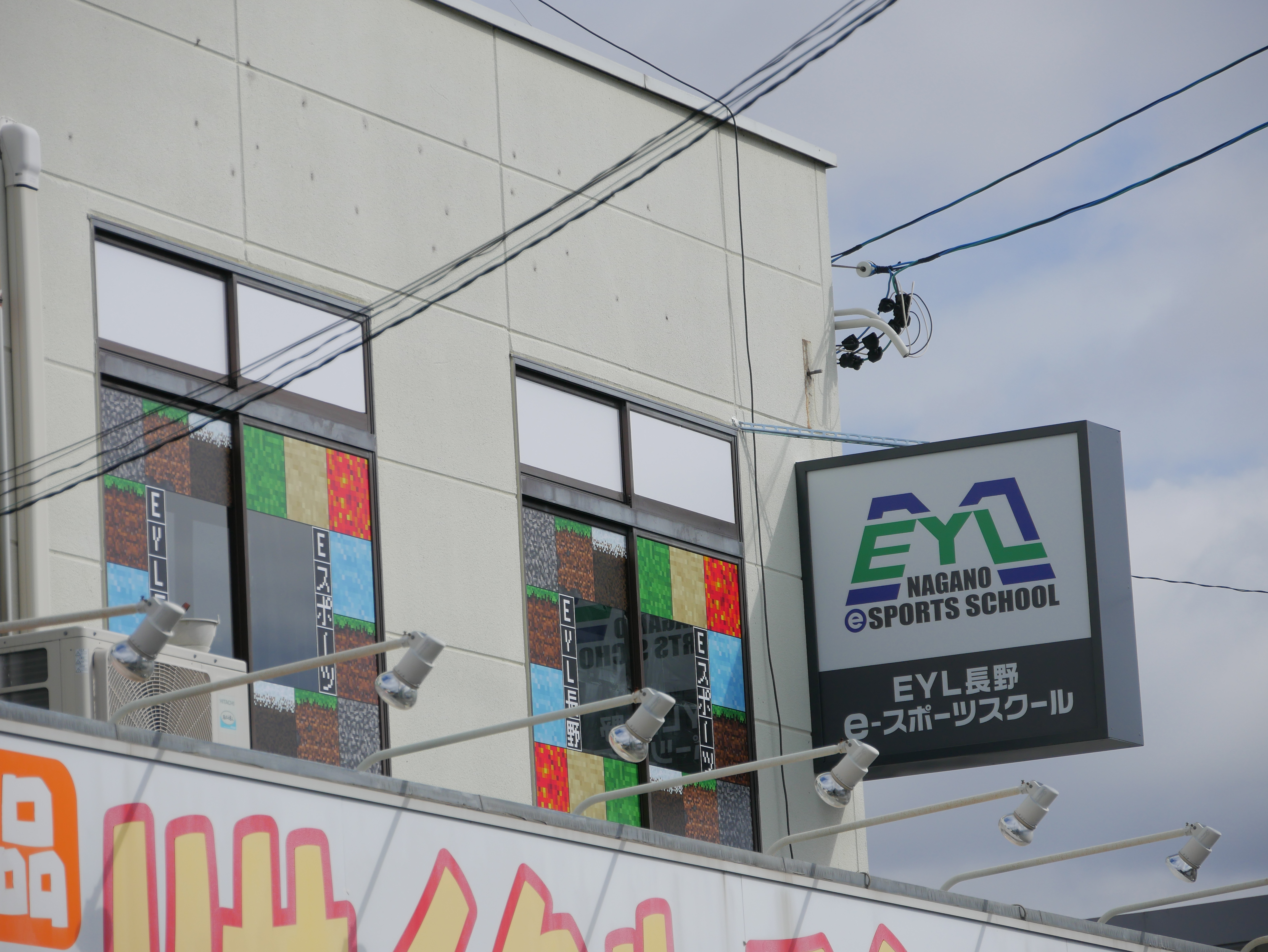 ゲーミングチェアとデスク